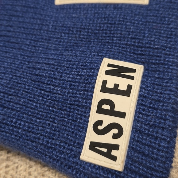 Cirque Aspen Beanie - Picture 6 of 11